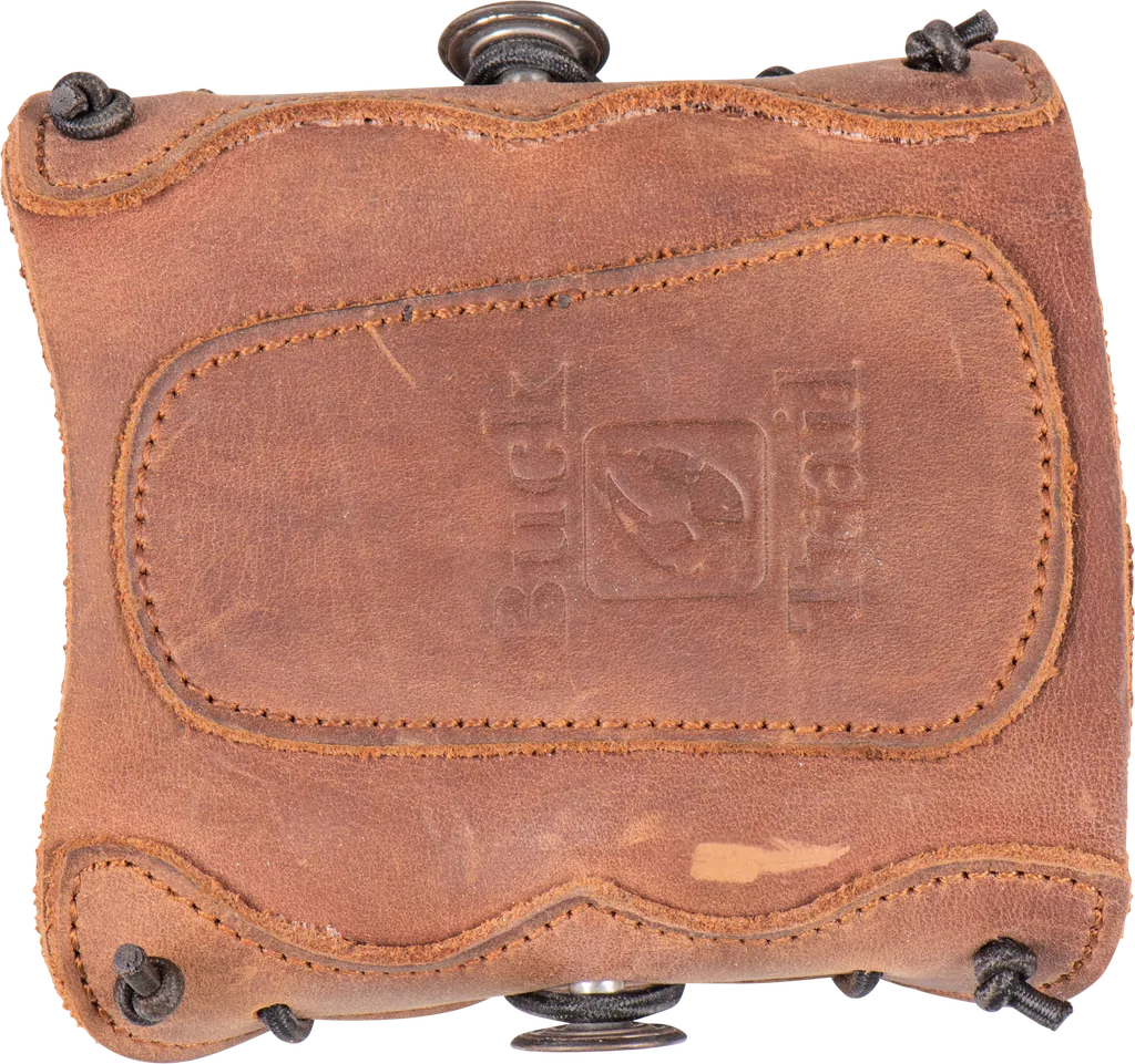 TRADITIONAL ARMGUARD YANKEE CRAZY HORSE